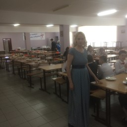 Мама сводила учеников в столовую