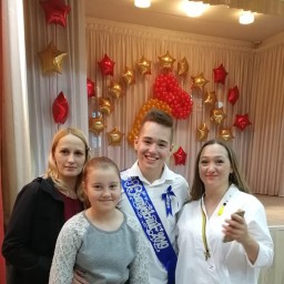 Поздравила выпускника 2019