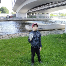 Очистил берег Казанки под Кремлевским мостом