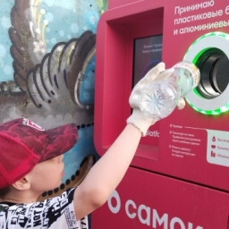 Сдал собранные во время уборки вокруг озера в парке Победы пластиковые бутылки в фандомат