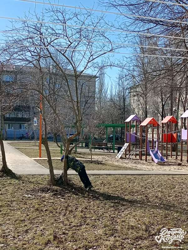 Субботник во дворе Субботник во дворе